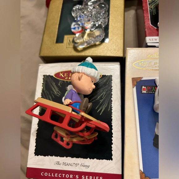 16 Hallmark Snoopy & The Peanuts Gang Christmas Ornaments - Picture 9 of 10